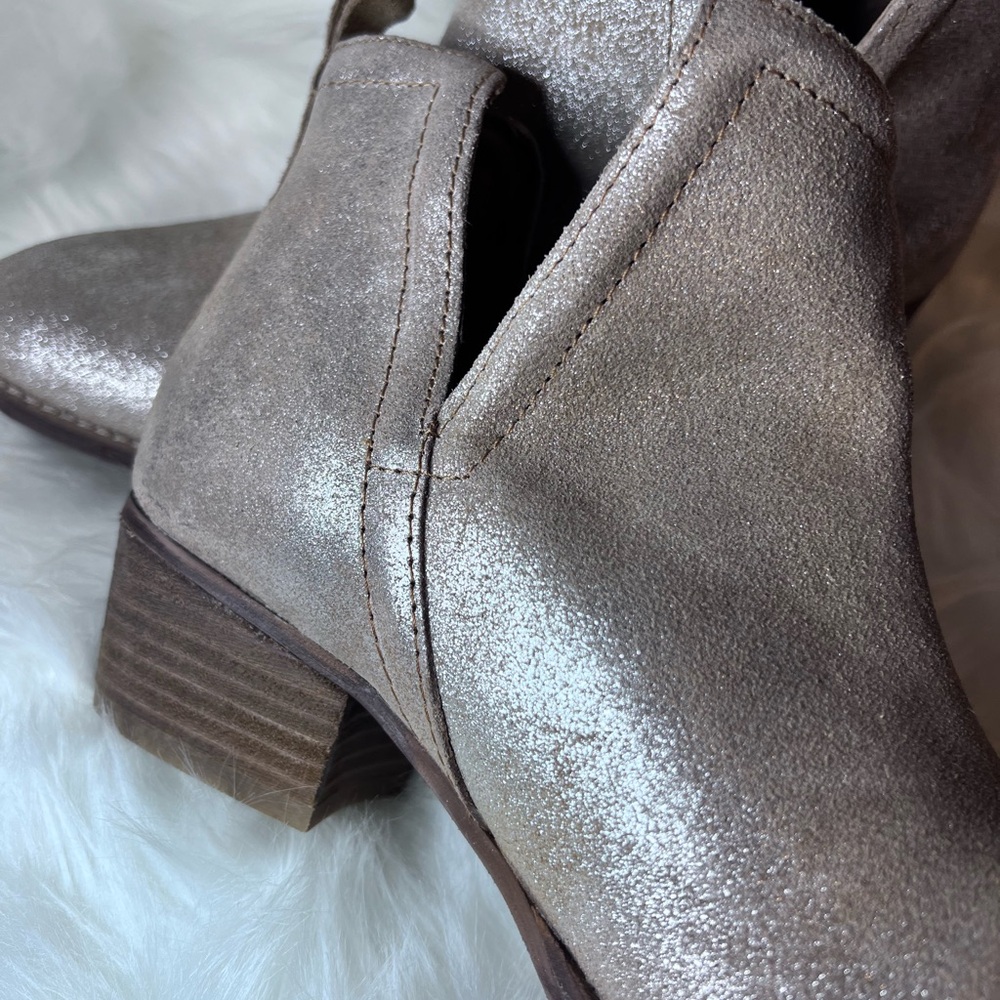 Gold booties great condition